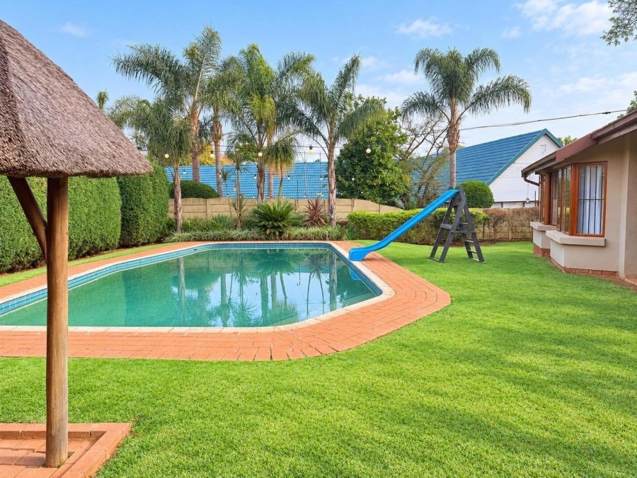 To Let 3 Bedroom Property for Rent in Glen Marais Gauteng