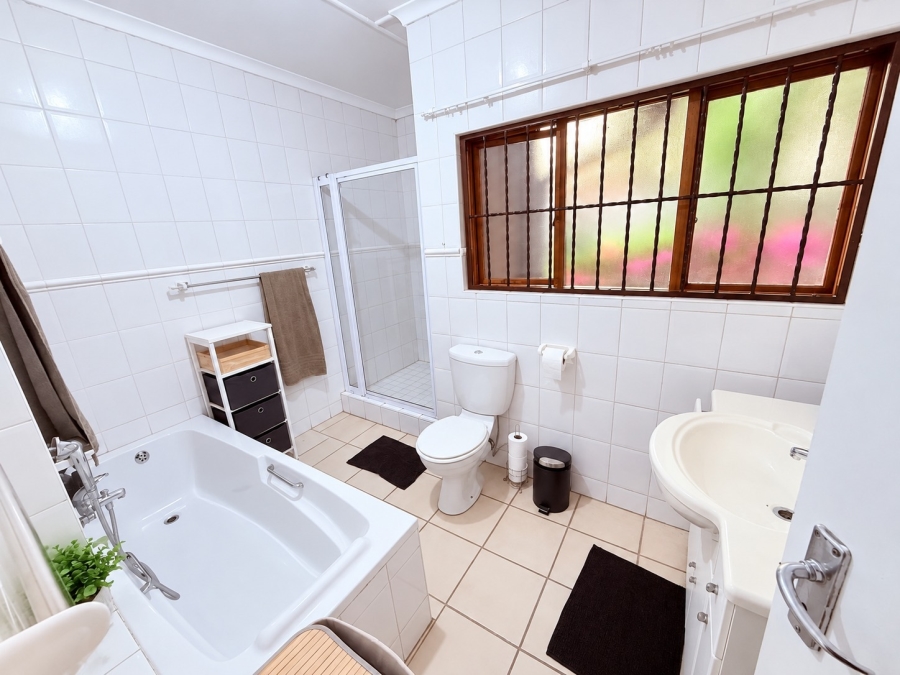 To Let 3 Bedroom Property for Rent in Glen Marais Gauteng