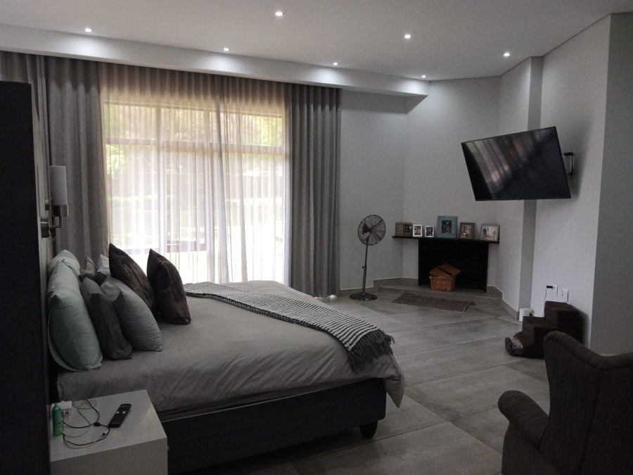 5 Bedroom Property for Sale in Three Rivers Gauteng