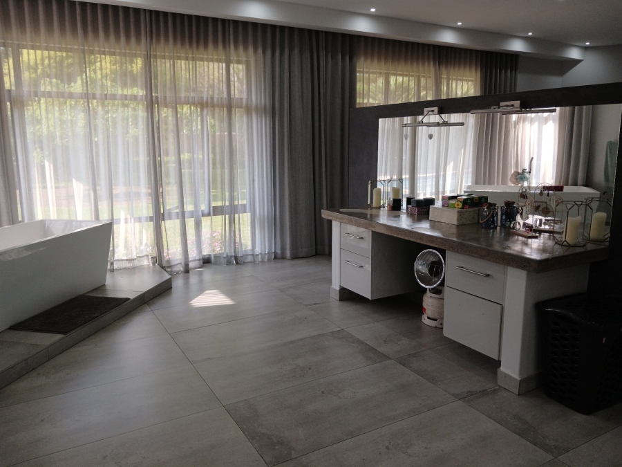 5 Bedroom Property for Sale in Three Rivers Gauteng
