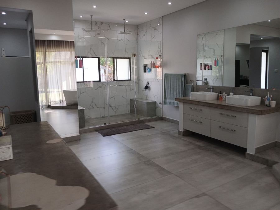 5 Bedroom Property for Sale in Three Rivers Gauteng