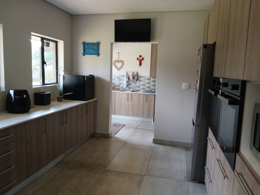 5 Bedroom Property for Sale in Three Rivers Gauteng