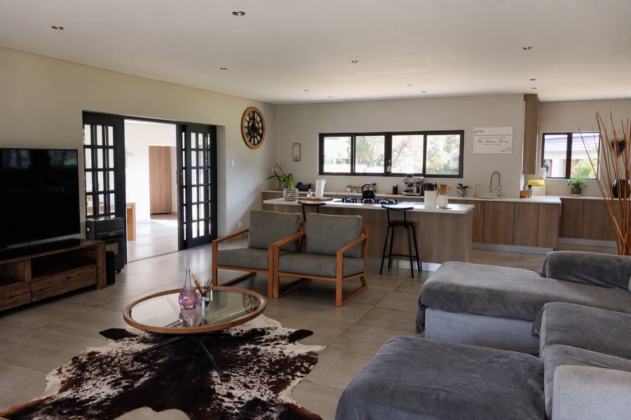 5 Bedroom Property for Sale in Three Rivers Gauteng