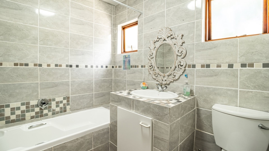 3 Bedroom Property for Sale in Magaliessig Gauteng