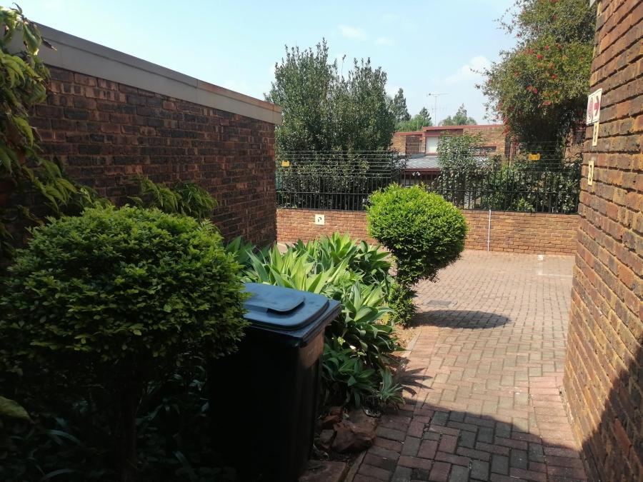 2 Bedroom Property for Sale in La Montagne Gauteng