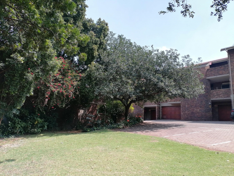 2 Bedroom Property for Sale in La Montagne Gauteng