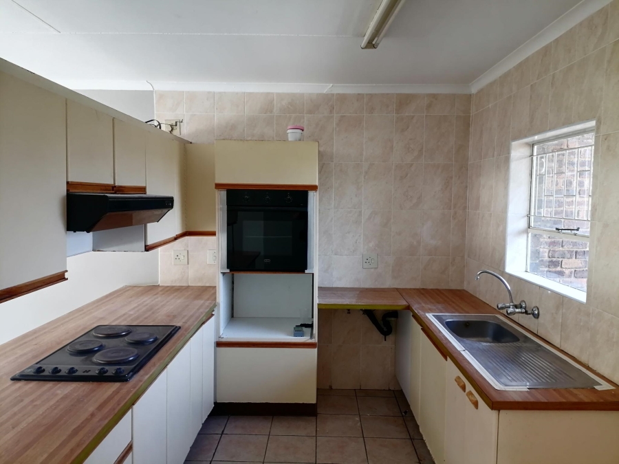 2 Bedroom Property for Sale in La Montagne Gauteng