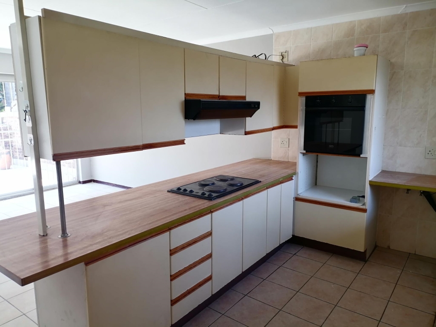 2 Bedroom Property for Sale in La Montagne Gauteng