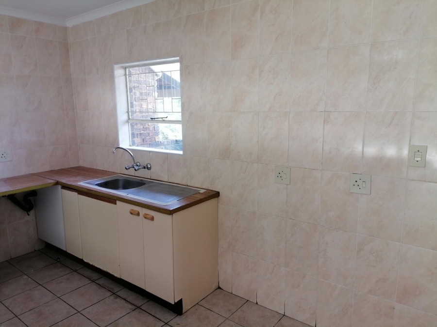2 Bedroom Property for Sale in La Montagne Gauteng
