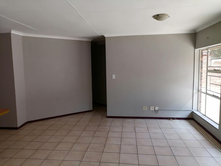 2 Bedroom Property for Sale in La Montagne Gauteng