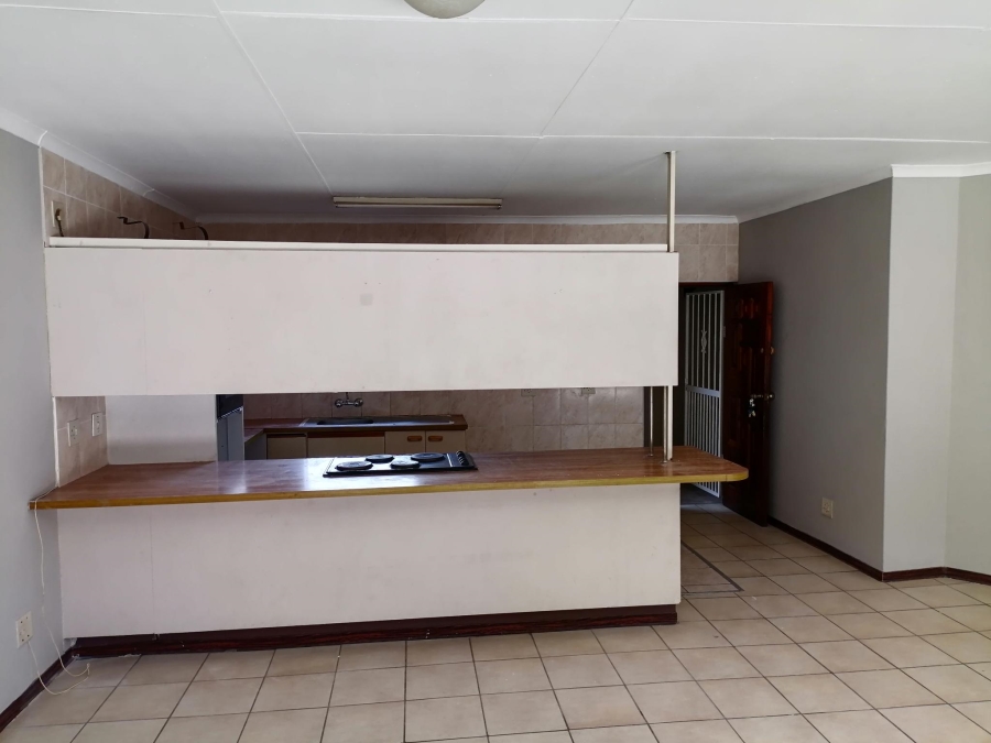2 Bedroom Property for Sale in La Montagne Gauteng