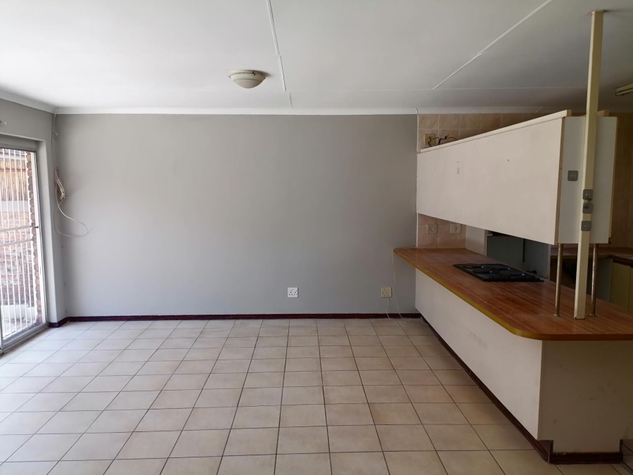 2 Bedroom Property for Sale in La Montagne Gauteng