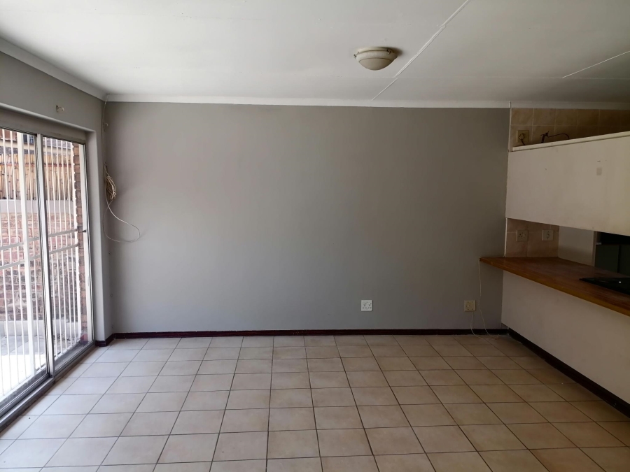 2 Bedroom Property for Sale in La Montagne Gauteng