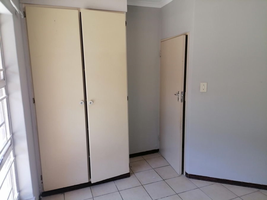 2 Bedroom Property for Sale in La Montagne Gauteng