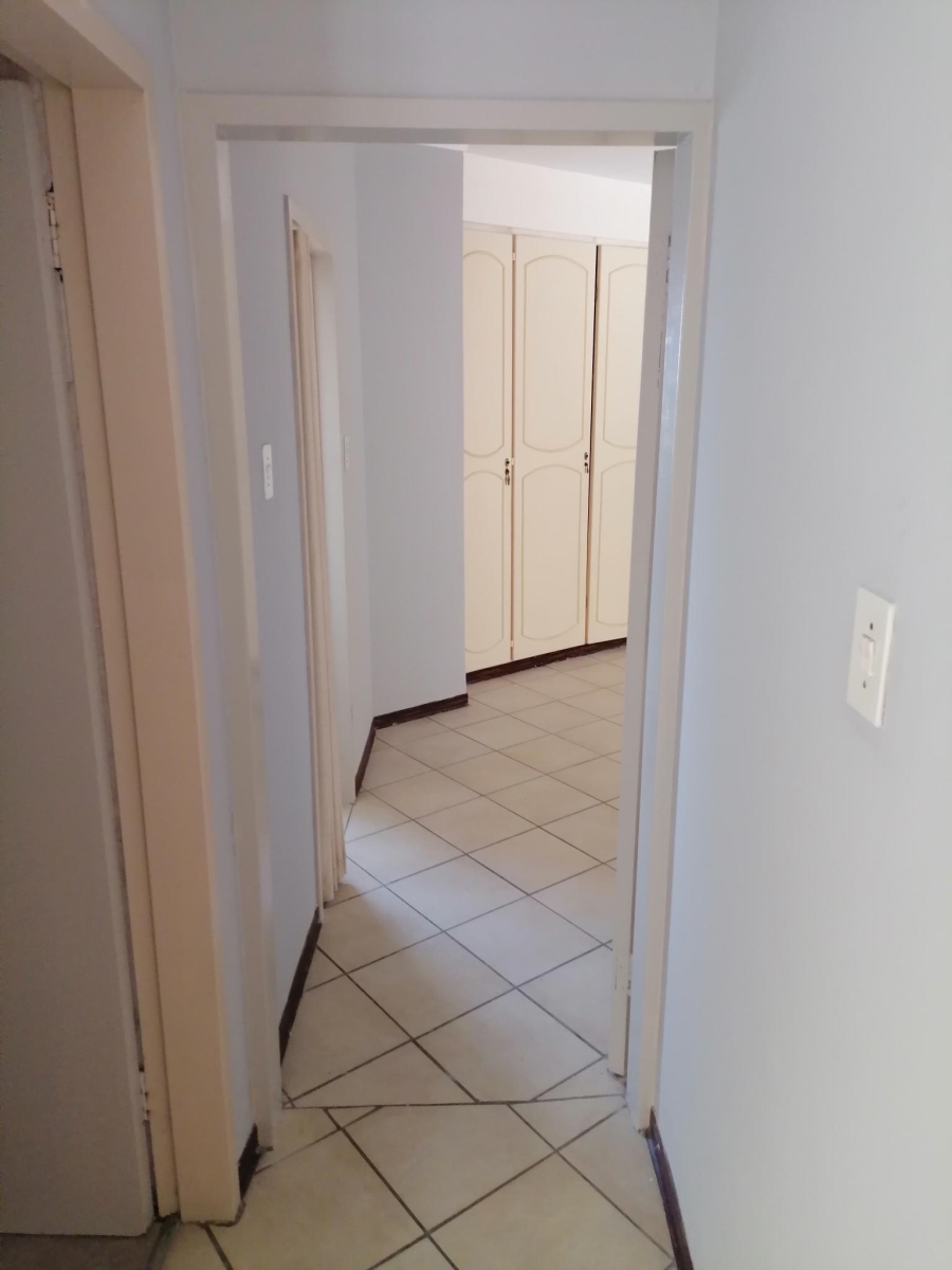 2 Bedroom Property for Sale in La Montagne Gauteng