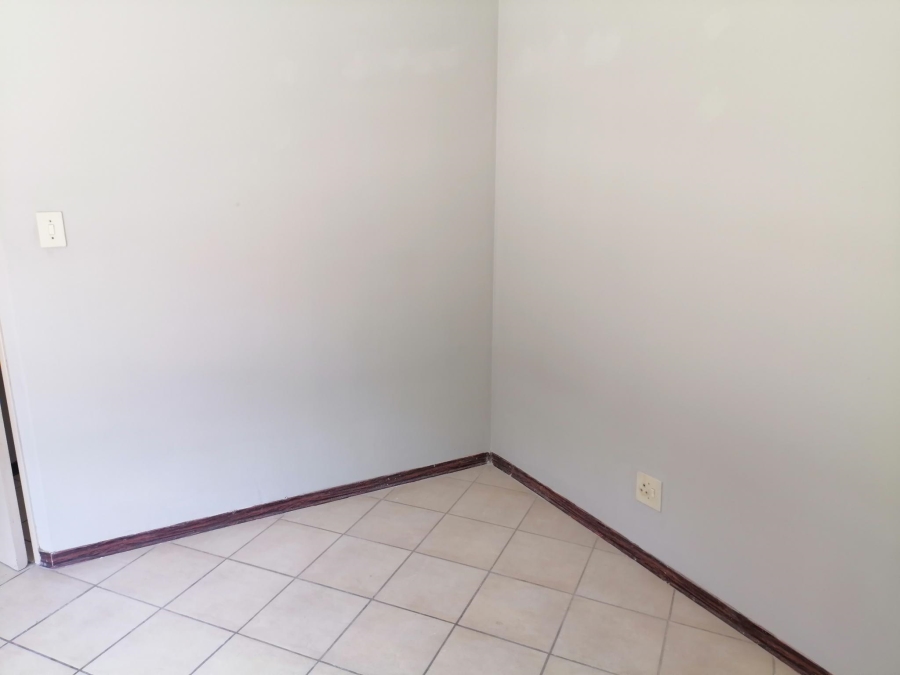 2 Bedroom Property for Sale in La Montagne Gauteng
