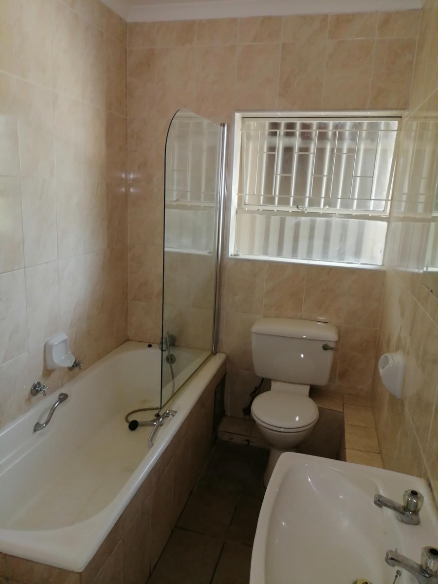 2 Bedroom Property for Sale in La Montagne Gauteng