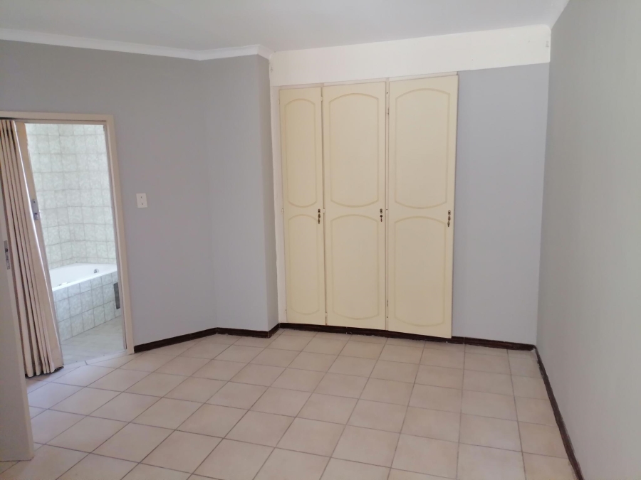 2 Bedroom Property for Sale in La Montagne Gauteng