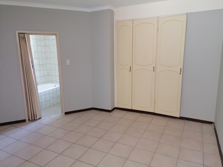 2 Bedroom Property for Sale in La Montagne Gauteng