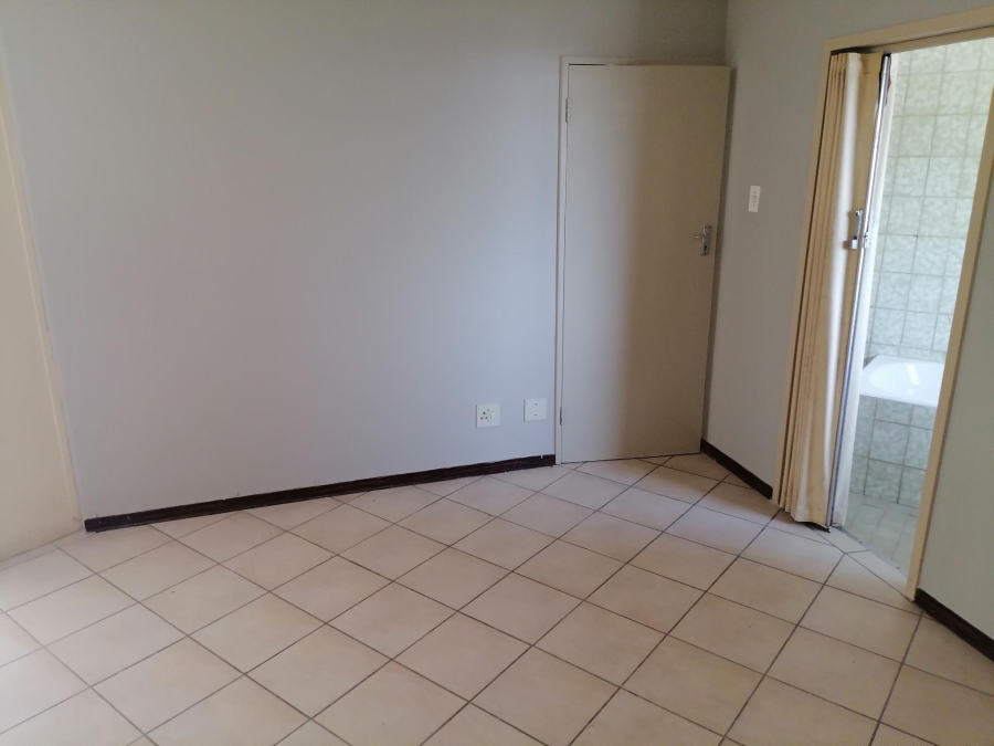2 Bedroom Property for Sale in La Montagne Gauteng