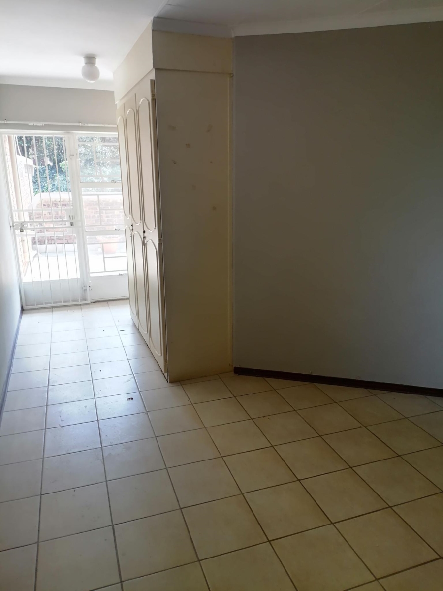 2 Bedroom Property for Sale in La Montagne Gauteng