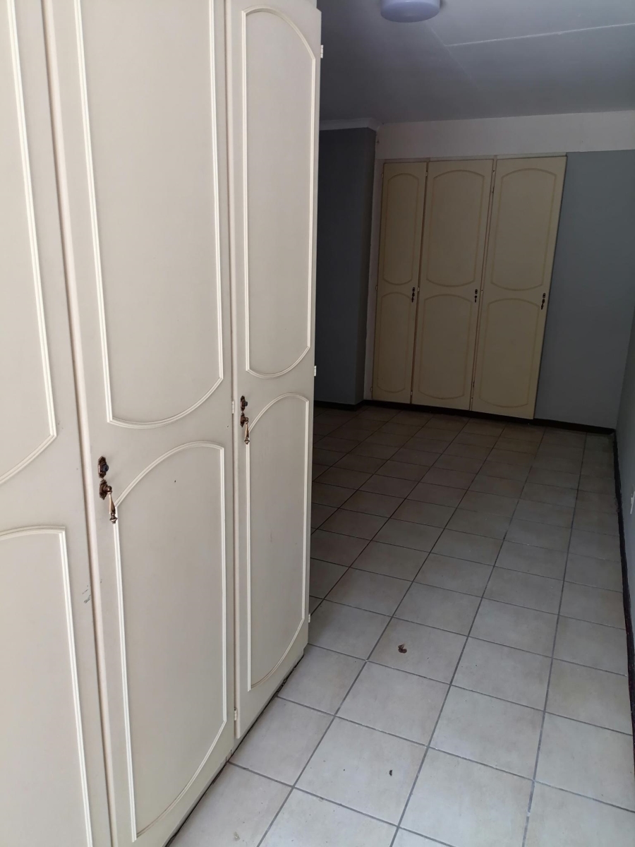 2 Bedroom Property for Sale in La Montagne Gauteng