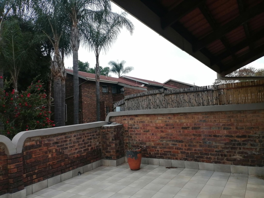 2 Bedroom Property for Sale in La Montagne Gauteng