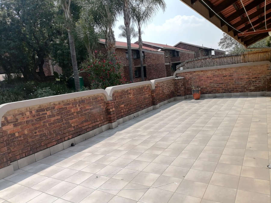 2 Bedroom Property for Sale in La Montagne Gauteng