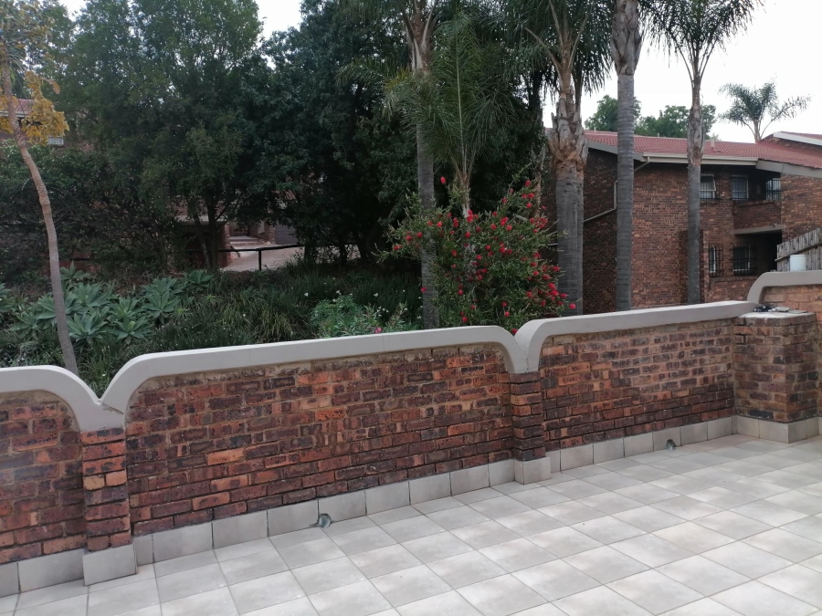 2 Bedroom Property for Sale in La Montagne Gauteng