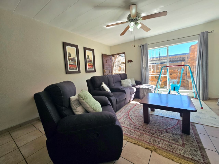 3 Bedroom Property for Sale in New Redruth Gauteng