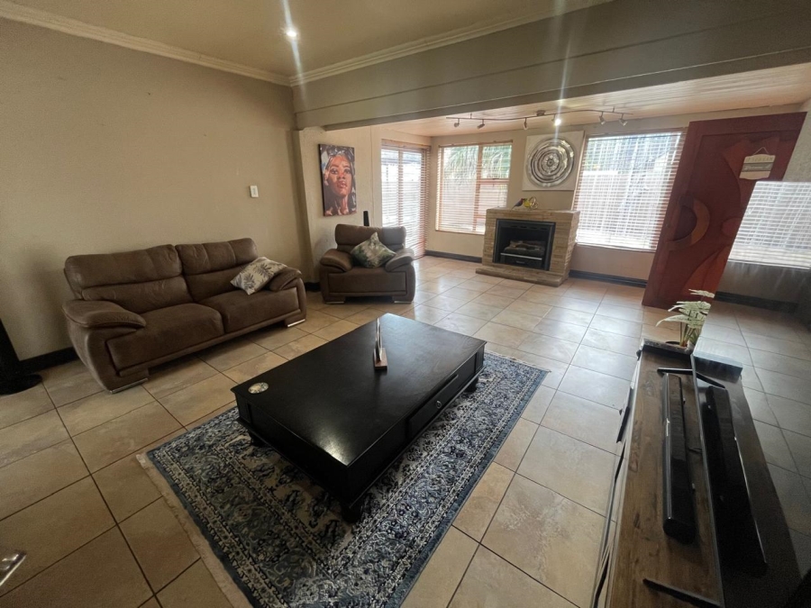 4 Bedroom Property for Sale in Brackendowns Gauteng