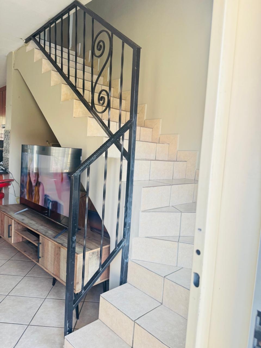 To Let 2 Bedroom Property for Rent in Vorna Valley Gauteng