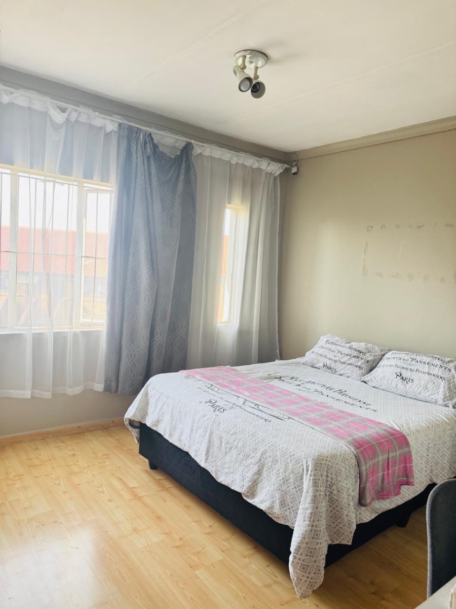 To Let 2 Bedroom Property for Rent in Vorna Valley Gauteng