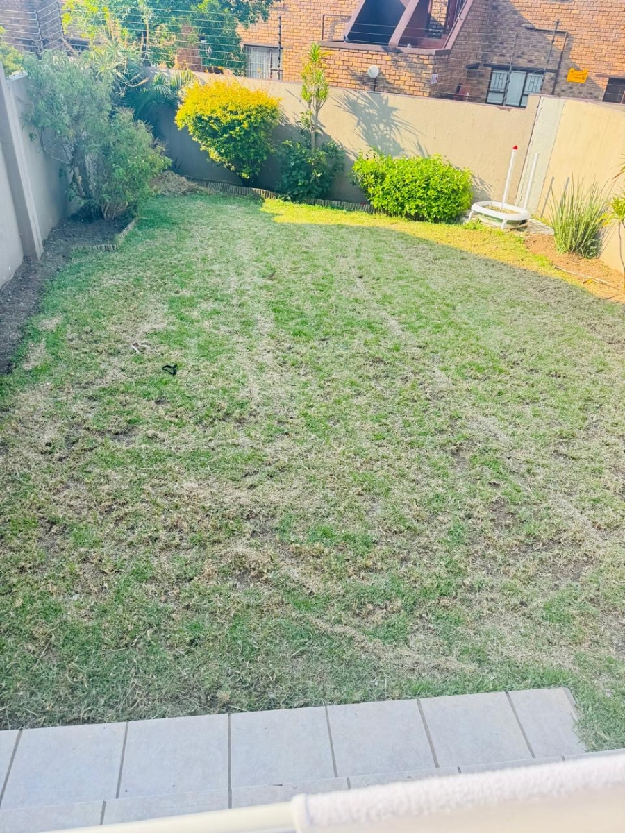 To Let 2 Bedroom Property for Rent in Vorna Valley Gauteng