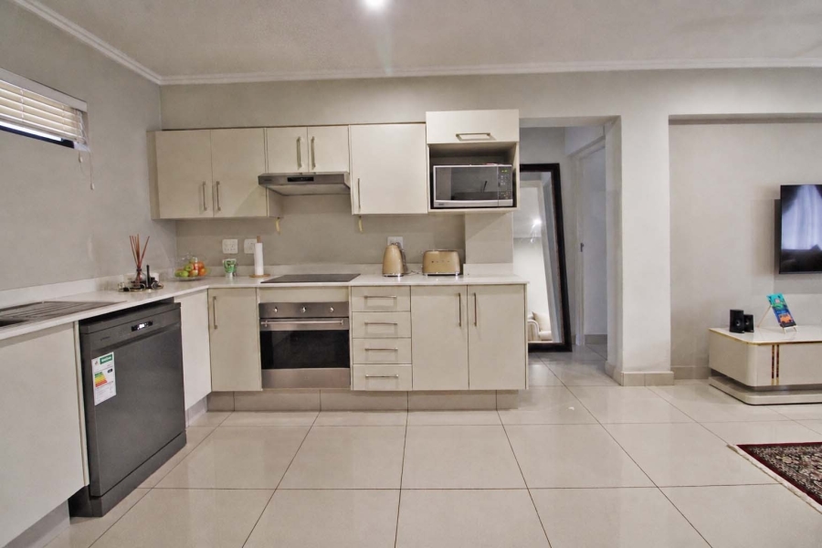 To Let 2 Bedroom Property for Rent in Bryanston Gauteng