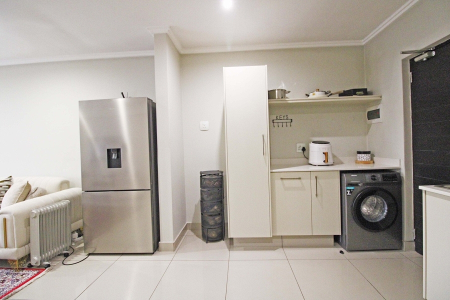 To Let 2 Bedroom Property for Rent in Bryanston Gauteng