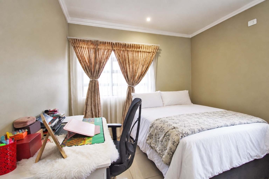 To Let 2 Bedroom Property for Rent in Bryanston Gauteng