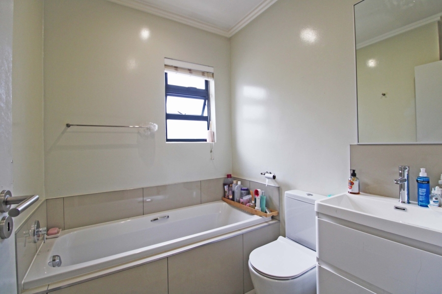 To Let 2 Bedroom Property for Rent in Bryanston Gauteng