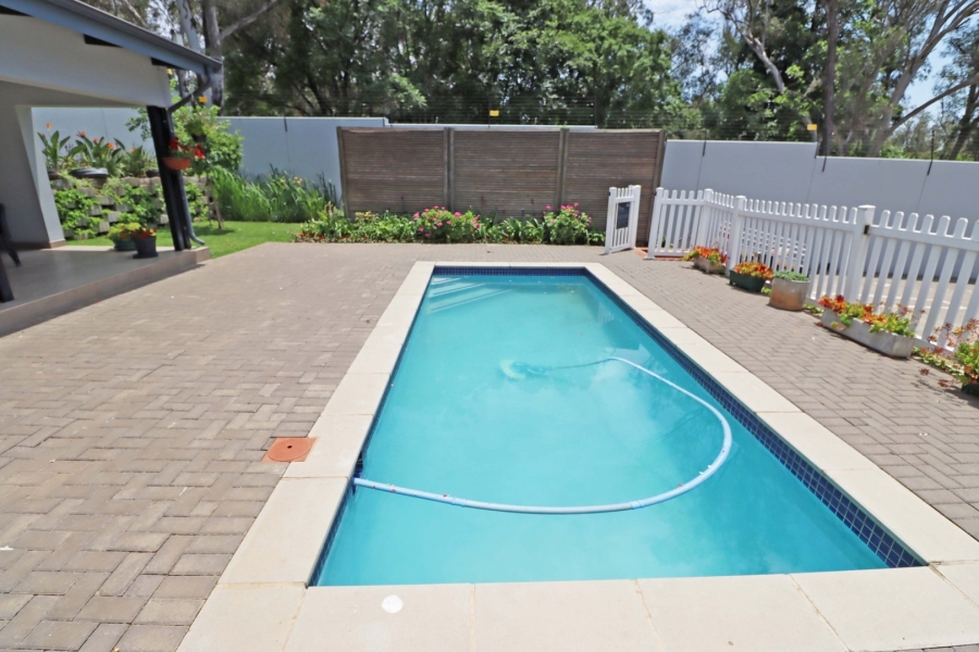 To Let 2 Bedroom Property for Rent in Bryanston Gauteng