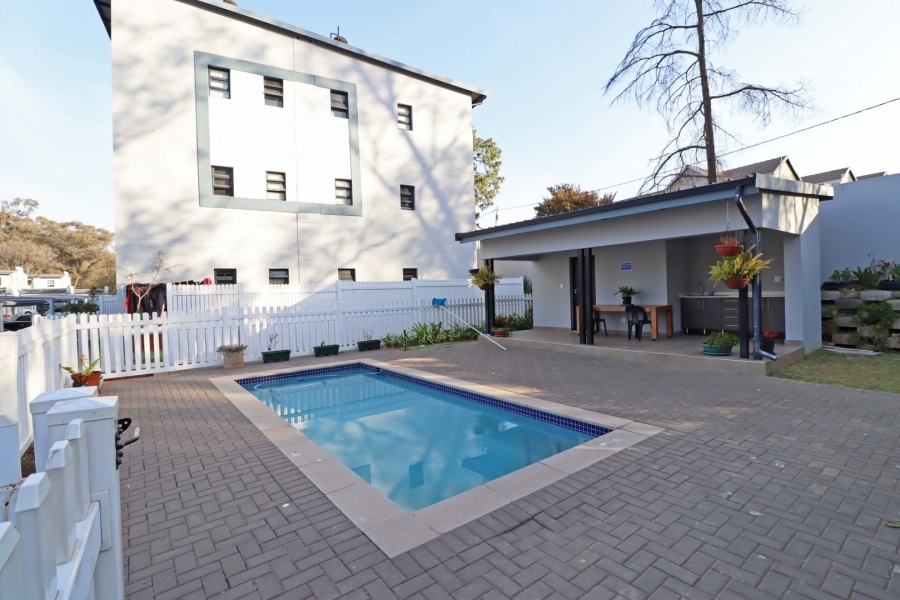 To Let 2 Bedroom Property for Rent in Bryanston Gauteng