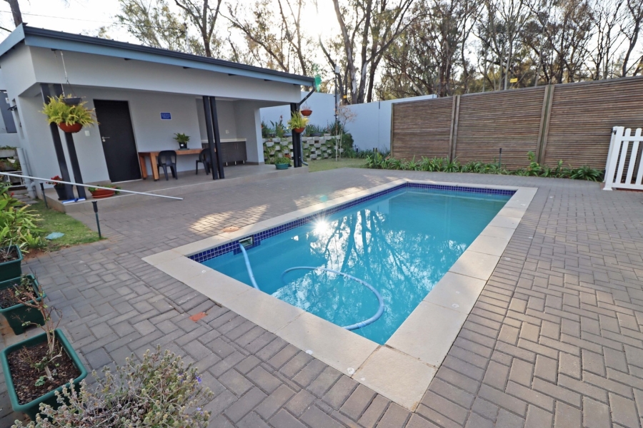 To Let 2 Bedroom Property for Rent in Bryanston Gauteng