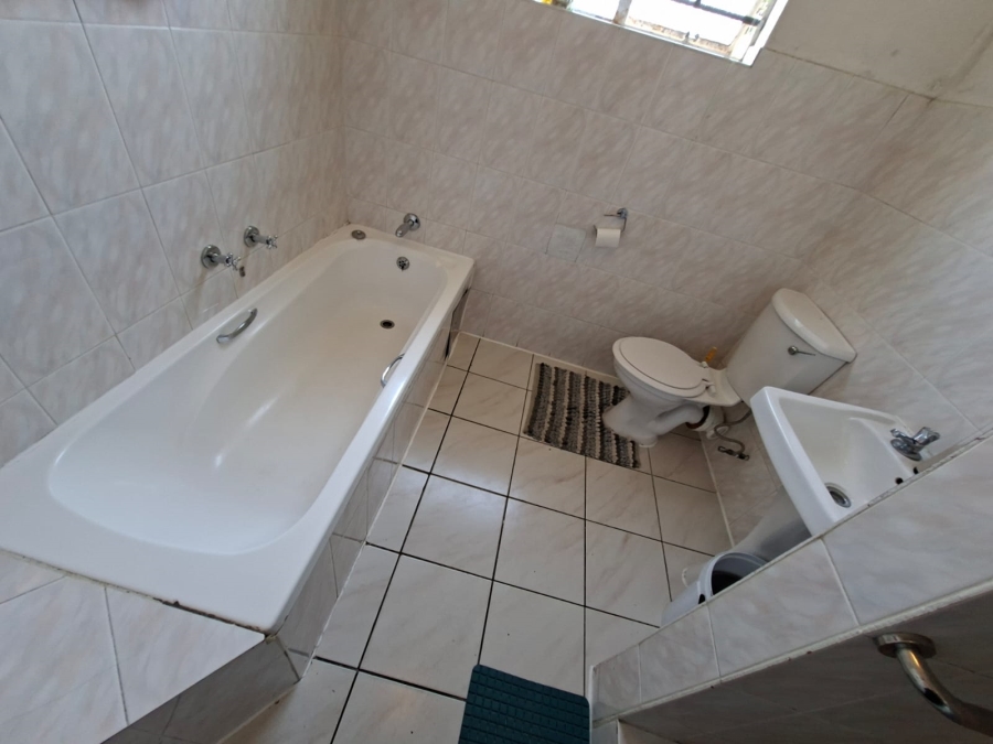 2 Bedroom Property for Sale in Vorna Valley Gauteng