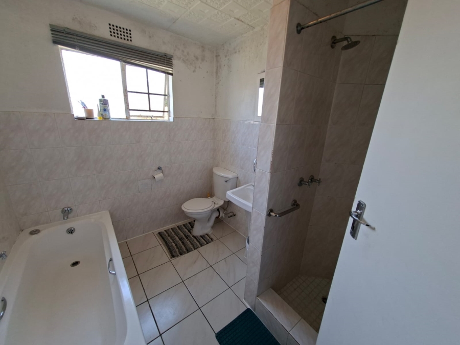 2 Bedroom Property for Sale in Vorna Valley Gauteng