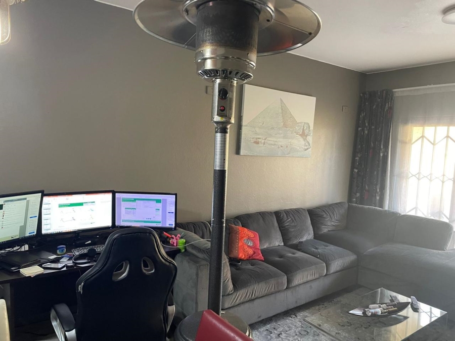 To Let 2 Bedroom Property for Rent in Carlswald Gauteng