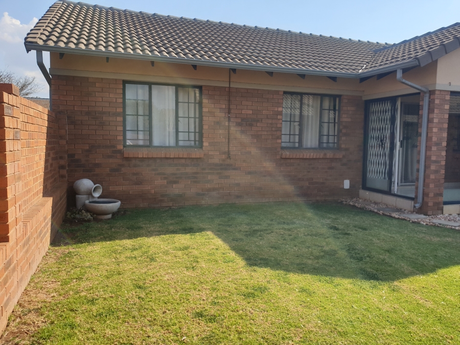 To Let 2 Bedroom Property for Rent in Equestria Gauteng