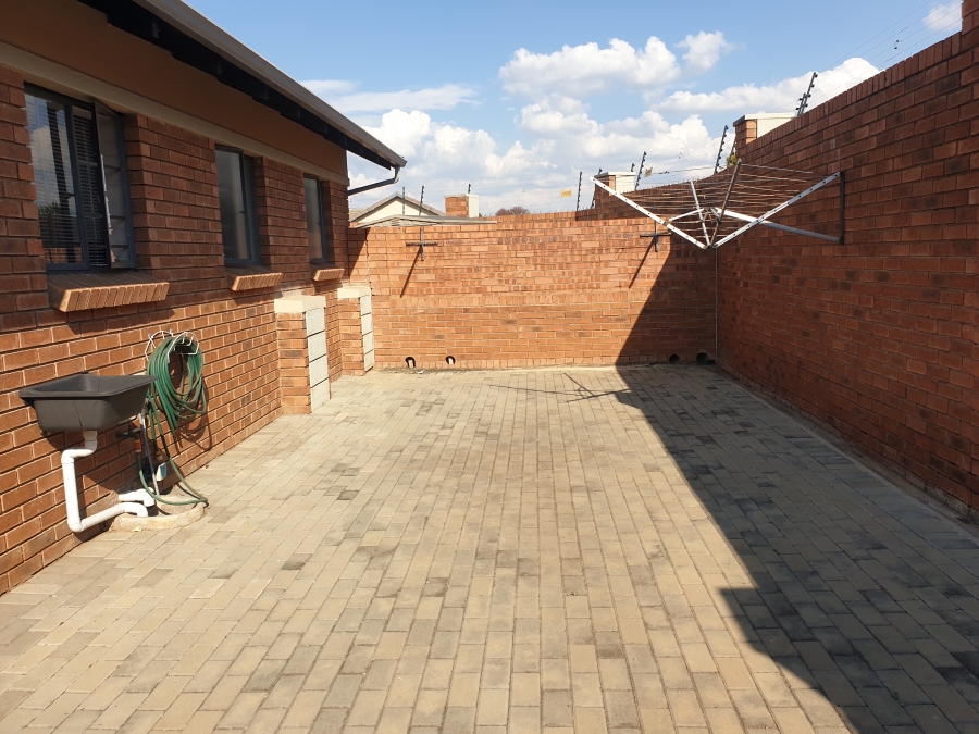 To Let 2 Bedroom Property for Rent in Equestria Gauteng