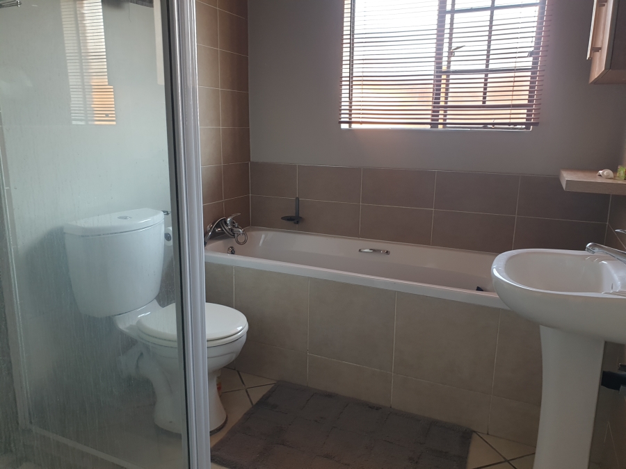 To Let 2 Bedroom Property for Rent in Equestria Gauteng