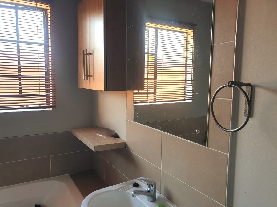 To Let 2 Bedroom Property for Rent in Equestria Gauteng