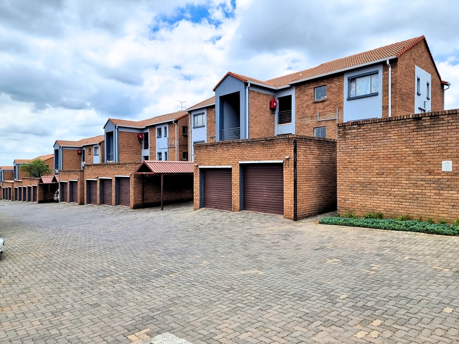 2 Bedroom Property for Sale in Vorna Valley Gauteng