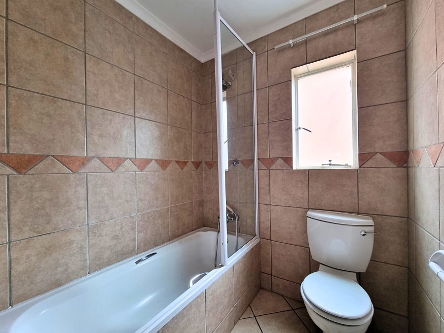 2 Bedroom Property for Sale in Vorna Valley Gauteng